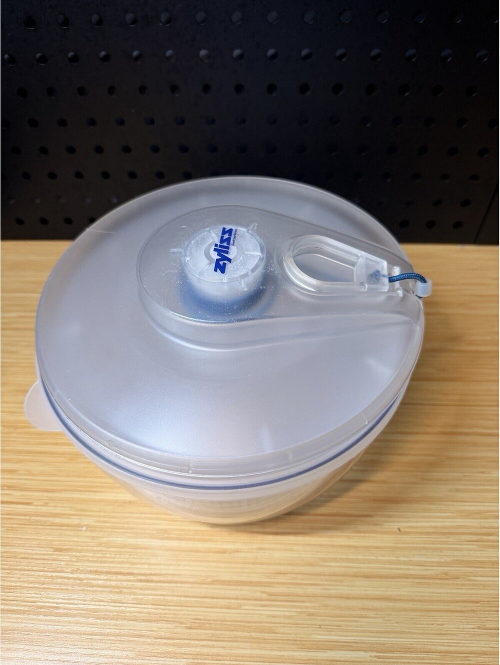 Blue Zyliss Switzerland Salad Spinner Bowl White Lid Pull Cord Works Great